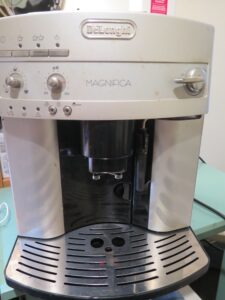 De Longhi Magnifica automatic coffee machine EAM S320. thumbnail